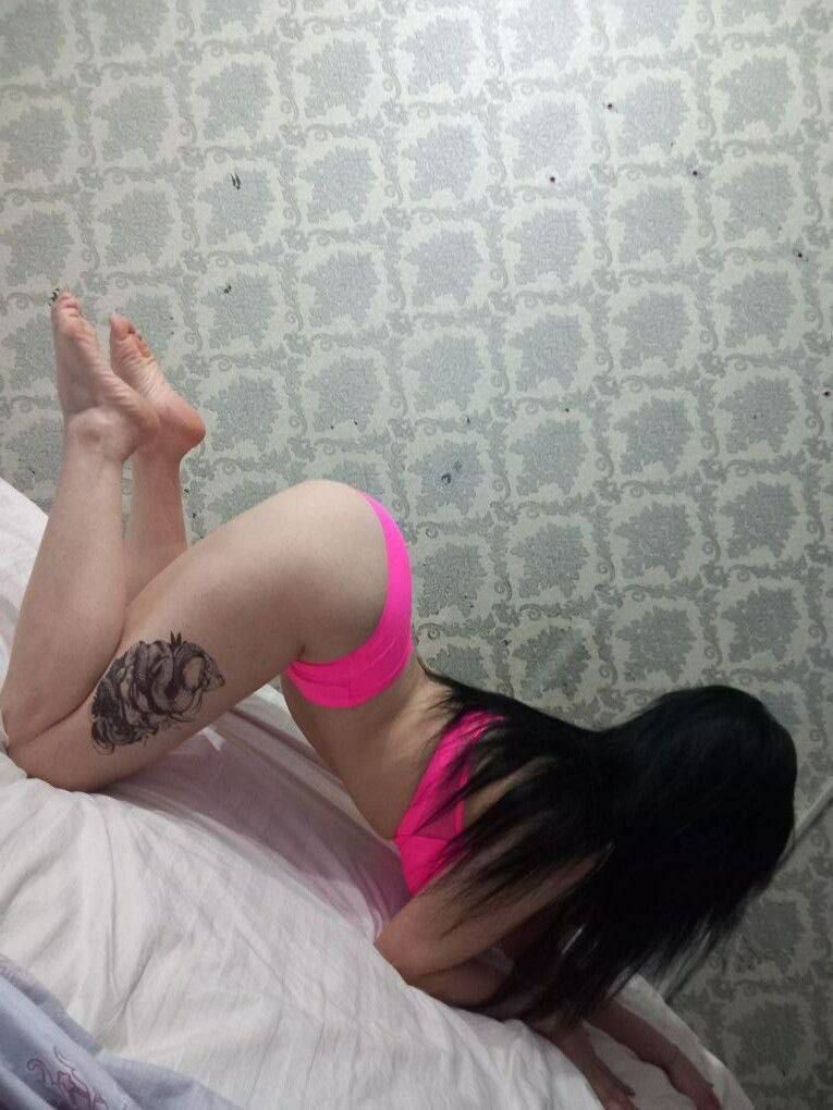 Beyoğlu Escort Ece Fiziksel Güzelliği Baştan Çıkarıyor